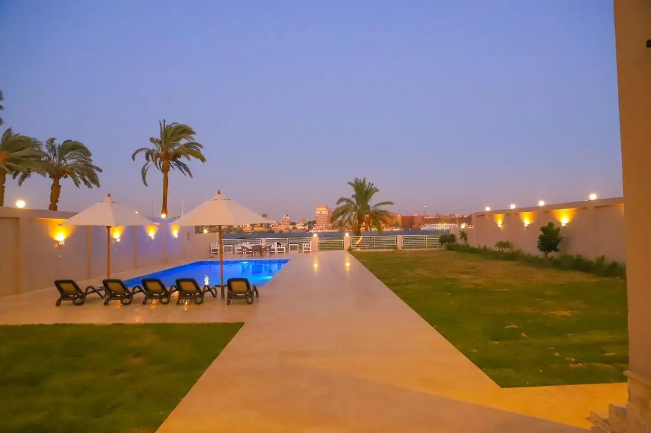 Royal Nile Villas - Pool View Apartment 2 Luxor